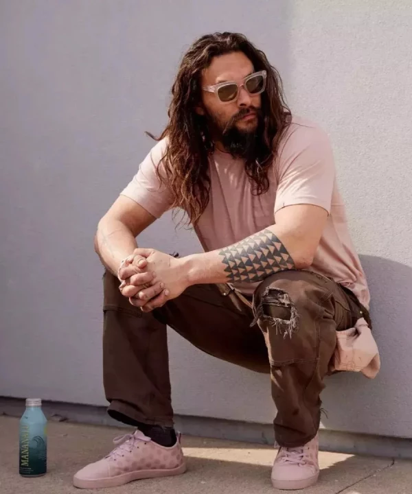 Jason Momoa fundó la compañía de agua embotellada Mananalu
