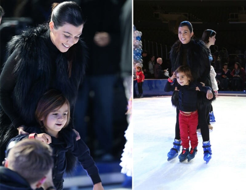 Madre e hijo lucían muy felices en la pista de hielo.