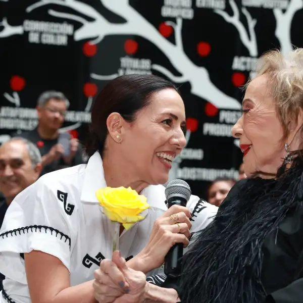 Stephanie Salas y  Silvia Pinal