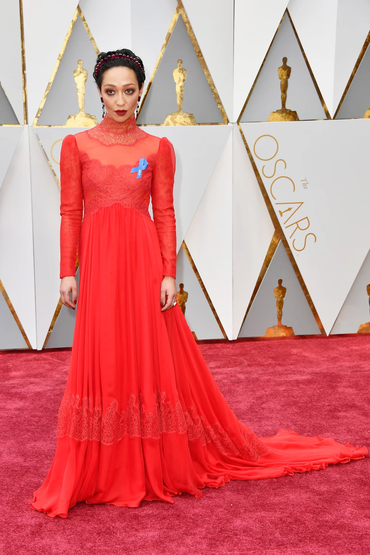 Ruth Negga con el blue ribbon