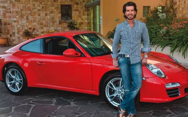 A sus escasos 30 años, organiza bodas, hace interiorismo y es PR de Porsche, entre otras reconocidas marcas
