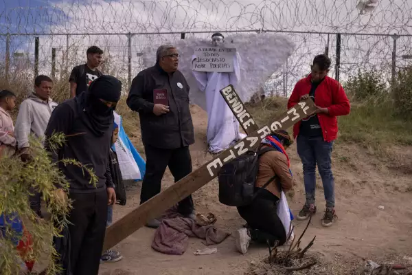 Good Friday procession advocating for migrants, in El Paso, Texas