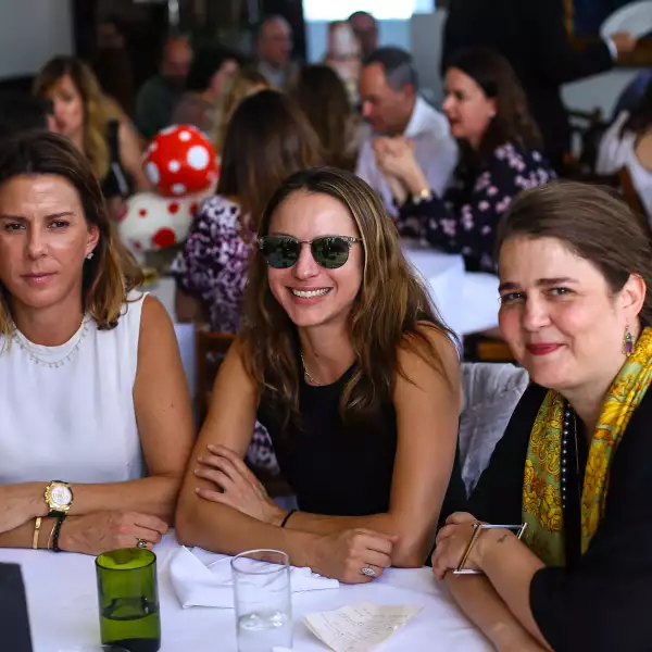 Comida de los patronos de arte de la Bienal