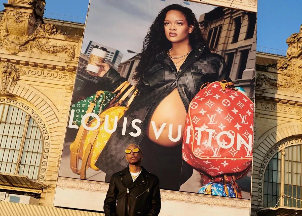 Rihanna en un espectacular del Museo de Orsey en París. 