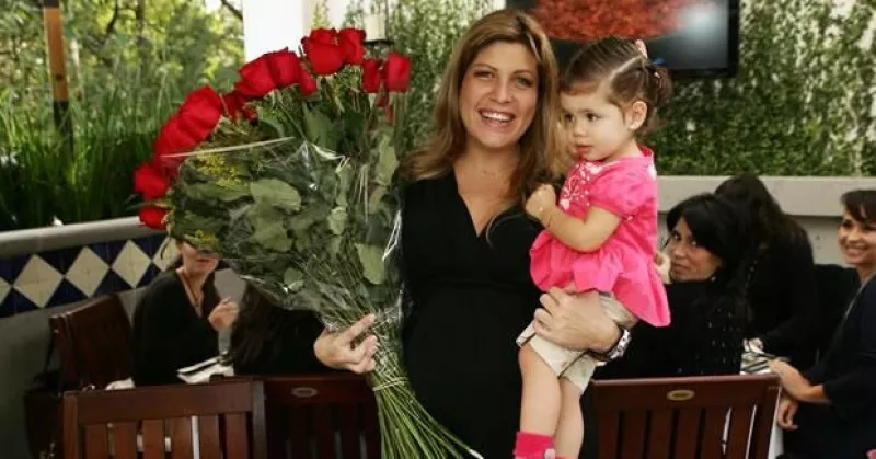 La publirelacionista se encuentra en su mejor etapa como mámá este 2010 disfutando de su pequeña Paulina y en la espera de su próxima hija Pamela.
