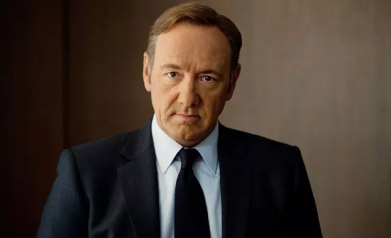 Kevin Spacey tiene 56 años.