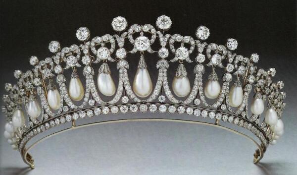 Lover’s Knot Tiara