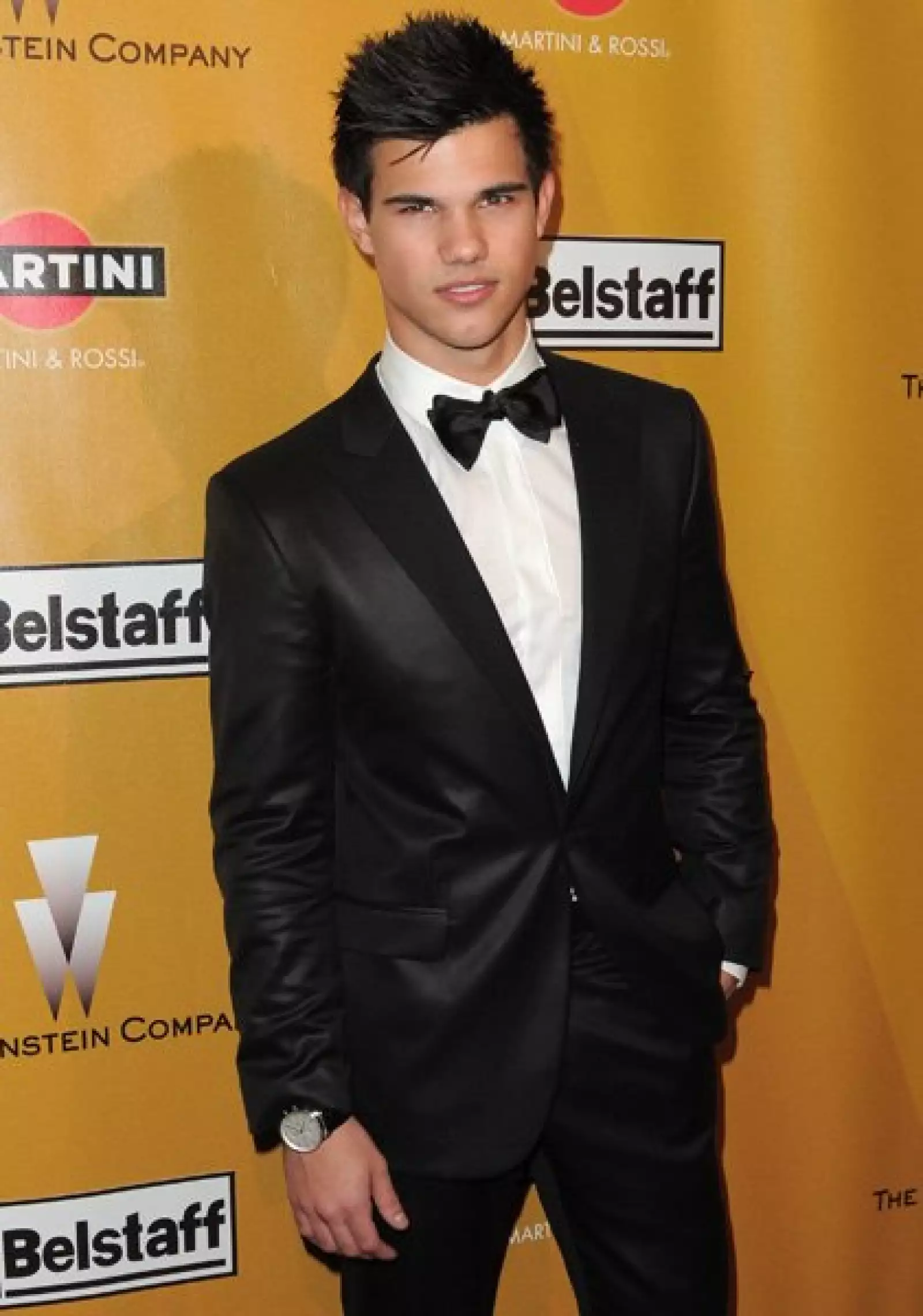 Taylor Lautner llegó solito a la fiesta de The Weinstein Company.