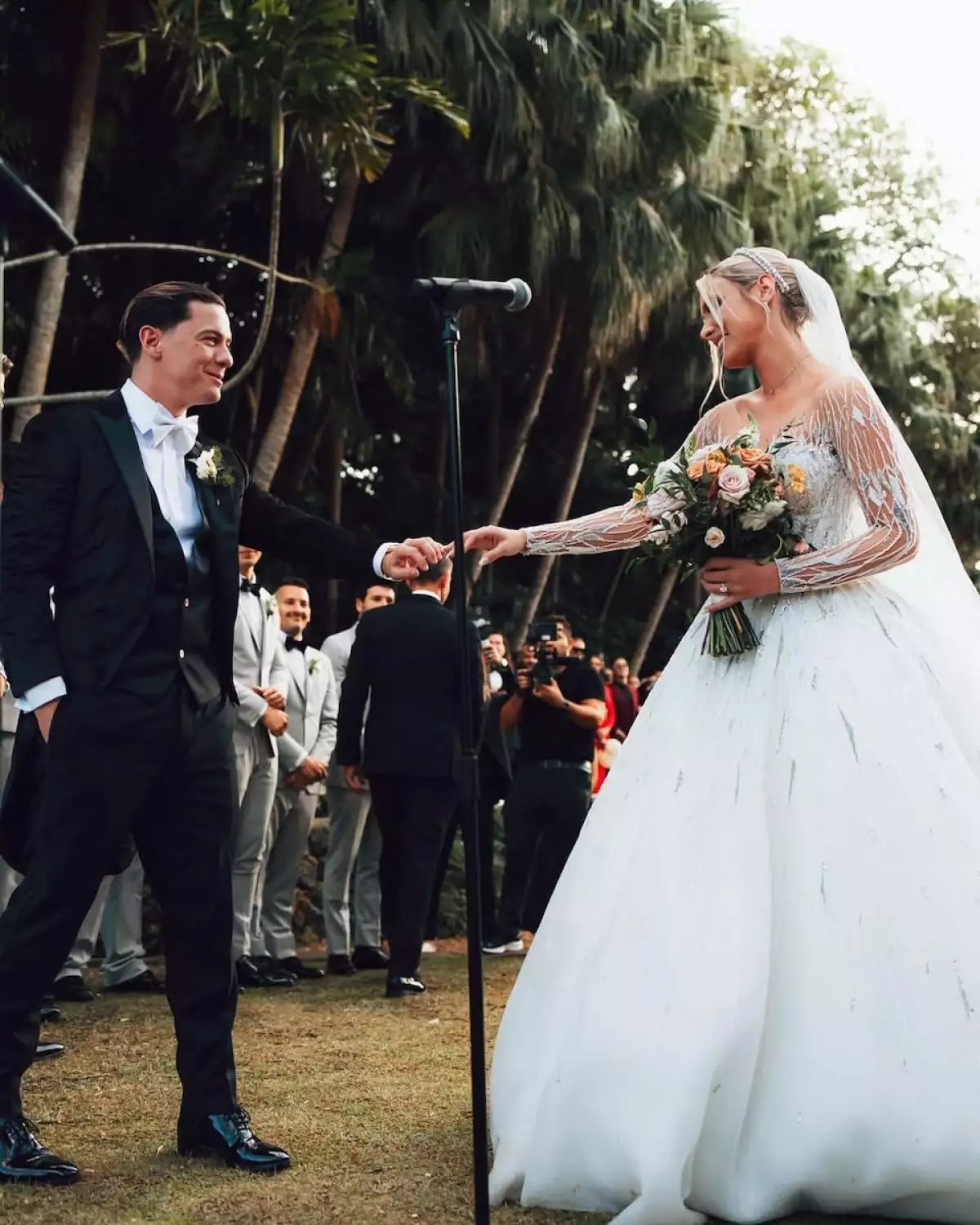 El anillo de bodas de Lele Pons