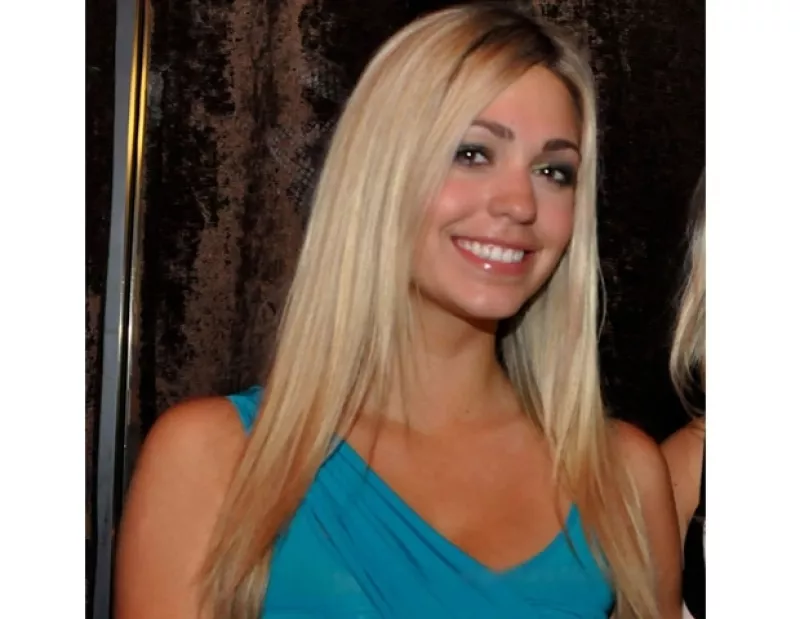 La chica con la que el actor tuvo una aventura que le costó su divorcio con Demi Moore en 2011, dijo que Mila Kunis debería vigilar a su novio mientras no está con ella.