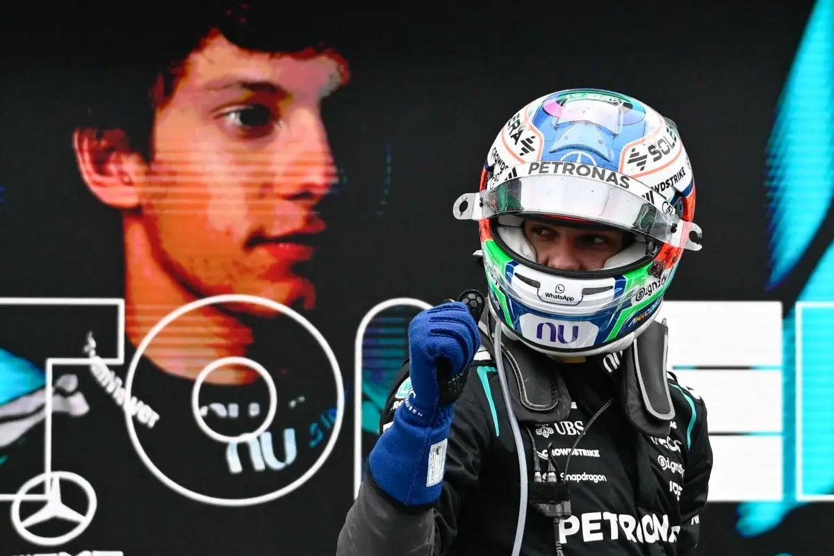El piloto italiano de Mercedes, Kimi Antonelli, levanta el puño después de ganar el Gran Premio de Canadá de Fórmula 1 de 2026 en el Circuito Gilles-Villeneuve en Montreal, Canadá, el 24 de mayo de 2026.