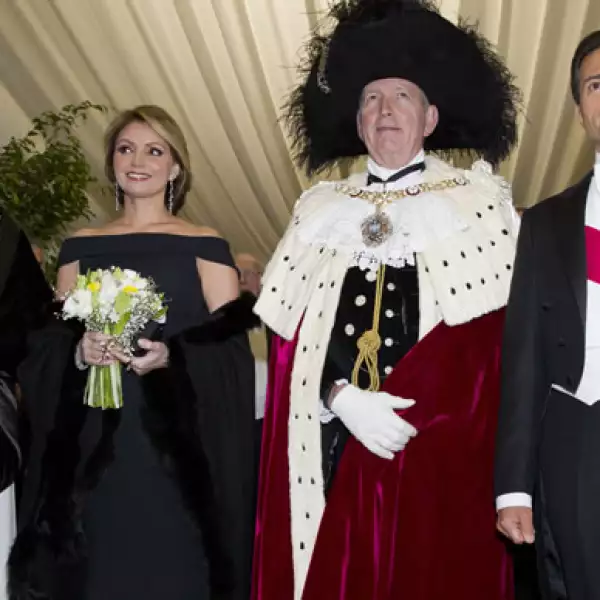 La primera dama y el presidente fueron recibidos por Gilly Yarrow, esposa del Lord Mayor de Londres, Alan Yarrow.