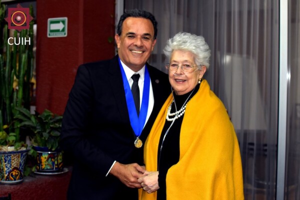 fernando-de-la-mora-recibe-honoris-causa1.jpg