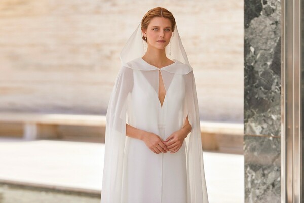 Moviste Tu Boda De Verano A Invierno Abrigos Capas Y Chaquetas Para Novia Por Rosa Clara