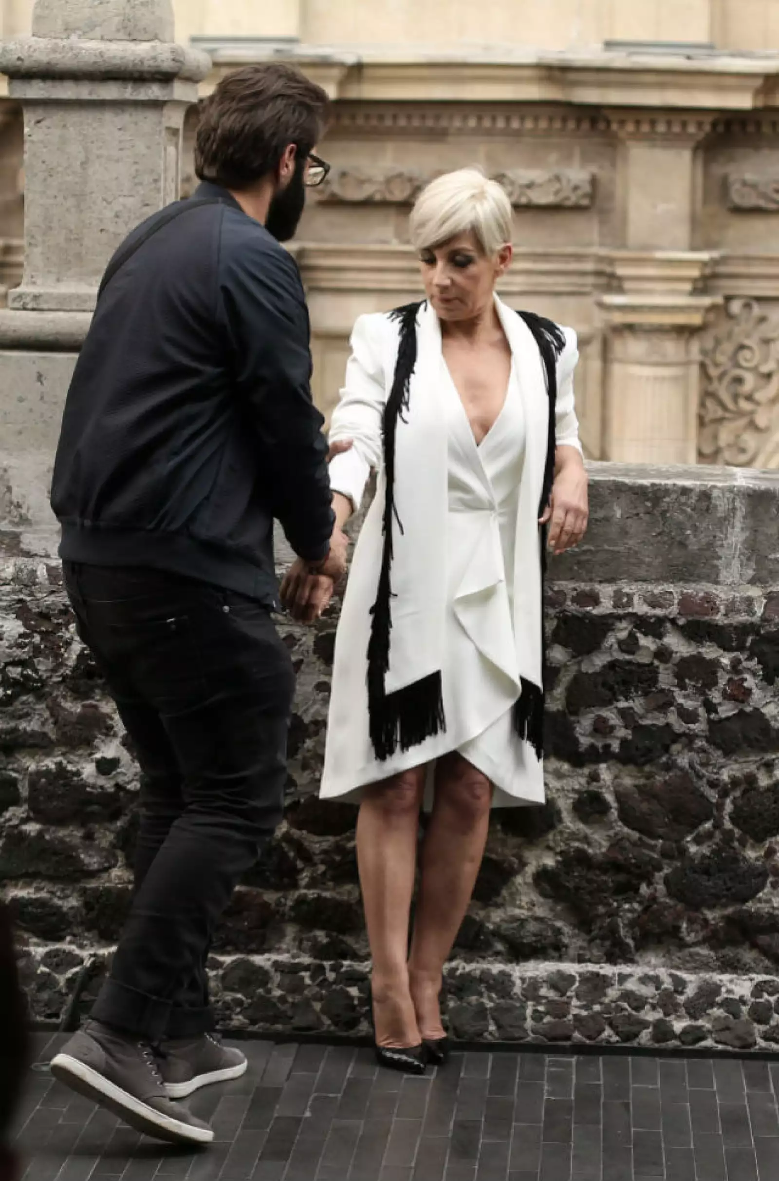 Gerard, stylist de la madrileña, siempre al pendiente de sus impecables looks.