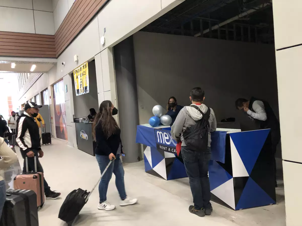 Locales de renta de coches y taxis en el AIFA