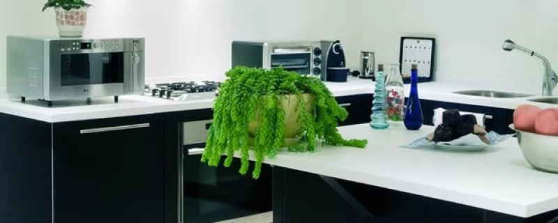 El ex futbolista, quien recientemente cumplió 40 años,  nos abrió las puertas del departamento que comparte con Rocío, su novia desde hace un año.