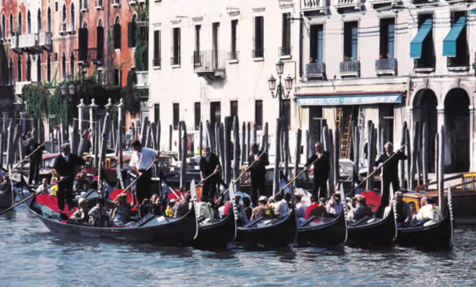 Las góndolas te darán un recorrido por la ciudad, una experiencia única para todo turista.