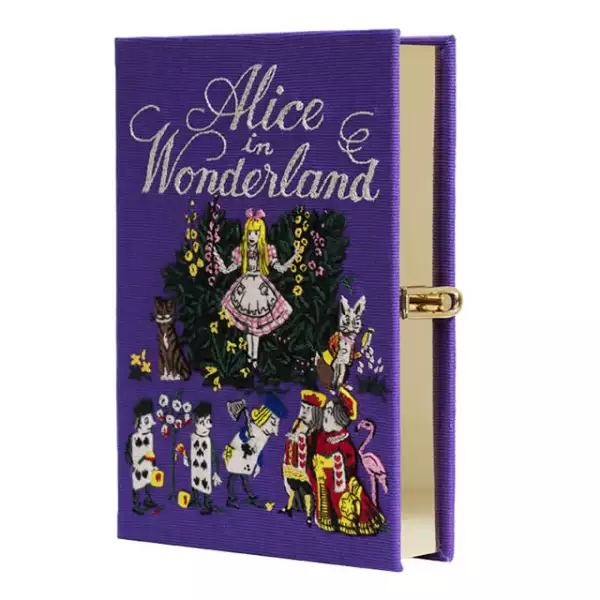 Un clutch en forma de libro será la sensación a donde vayas.