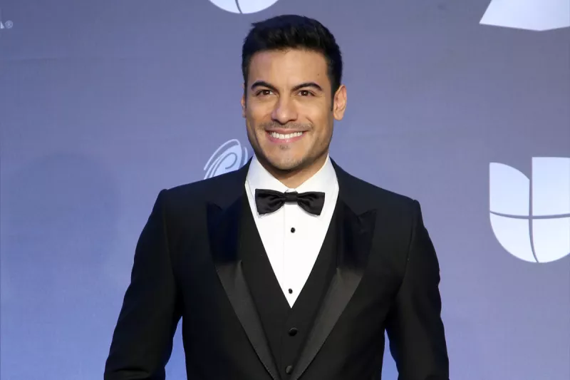 Boda de Carlos Rivera es delatada por Instituto de Turismo de Egipto
