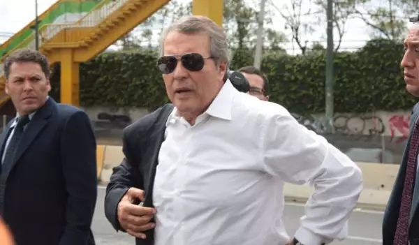 Jaime Camil papá llegó poco después de las 4 de la tarde.