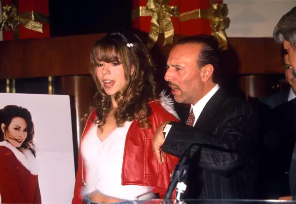 MARIAH CAREY LAUNCHING HER CHRISTMAS ALBUM IN NEW YORK, AMERICA - 1994