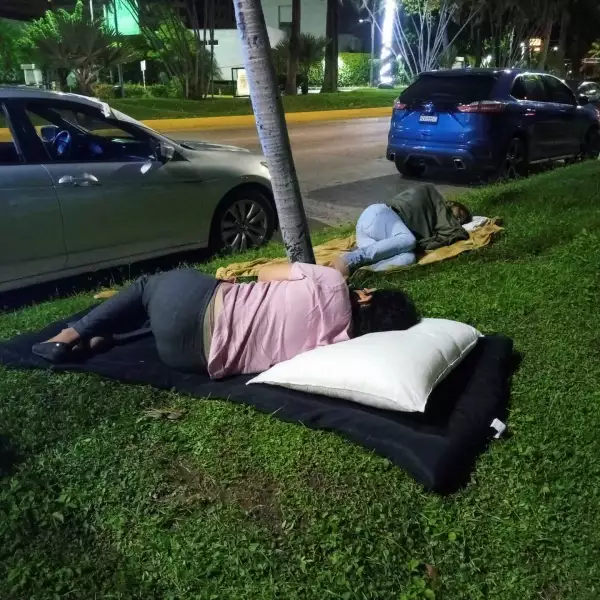 Strong Acapulco quake aftershocks unnerve residents of Mexican resorts