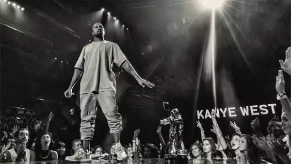 Oops! Al parecer Kanye West está metido en un lío con sus seguidores, pues se sienten engañados por el cantante.