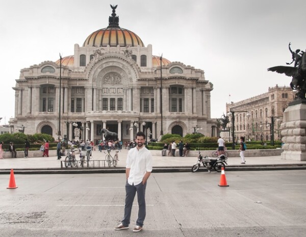 Durante el recorrido por el Centro Histórico, Miguel Ángel, siempre sencillo, aceptó tomarse fotos, con todo aquél que se lo pedía.