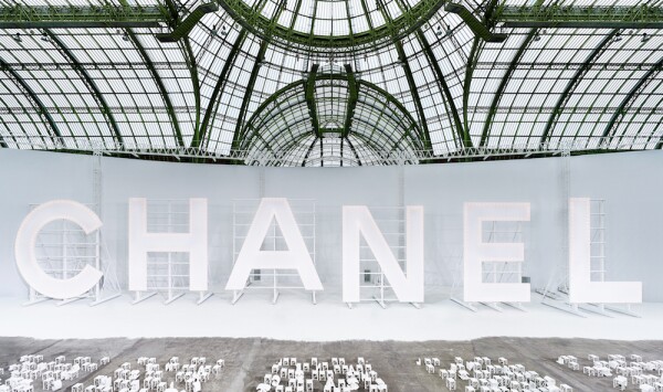 Atmosfera Chanel RTW SS21by_Olivier_Saillant.jpg