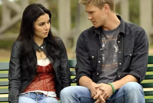 Martha Higareda actúa con Chad Michael Murray.