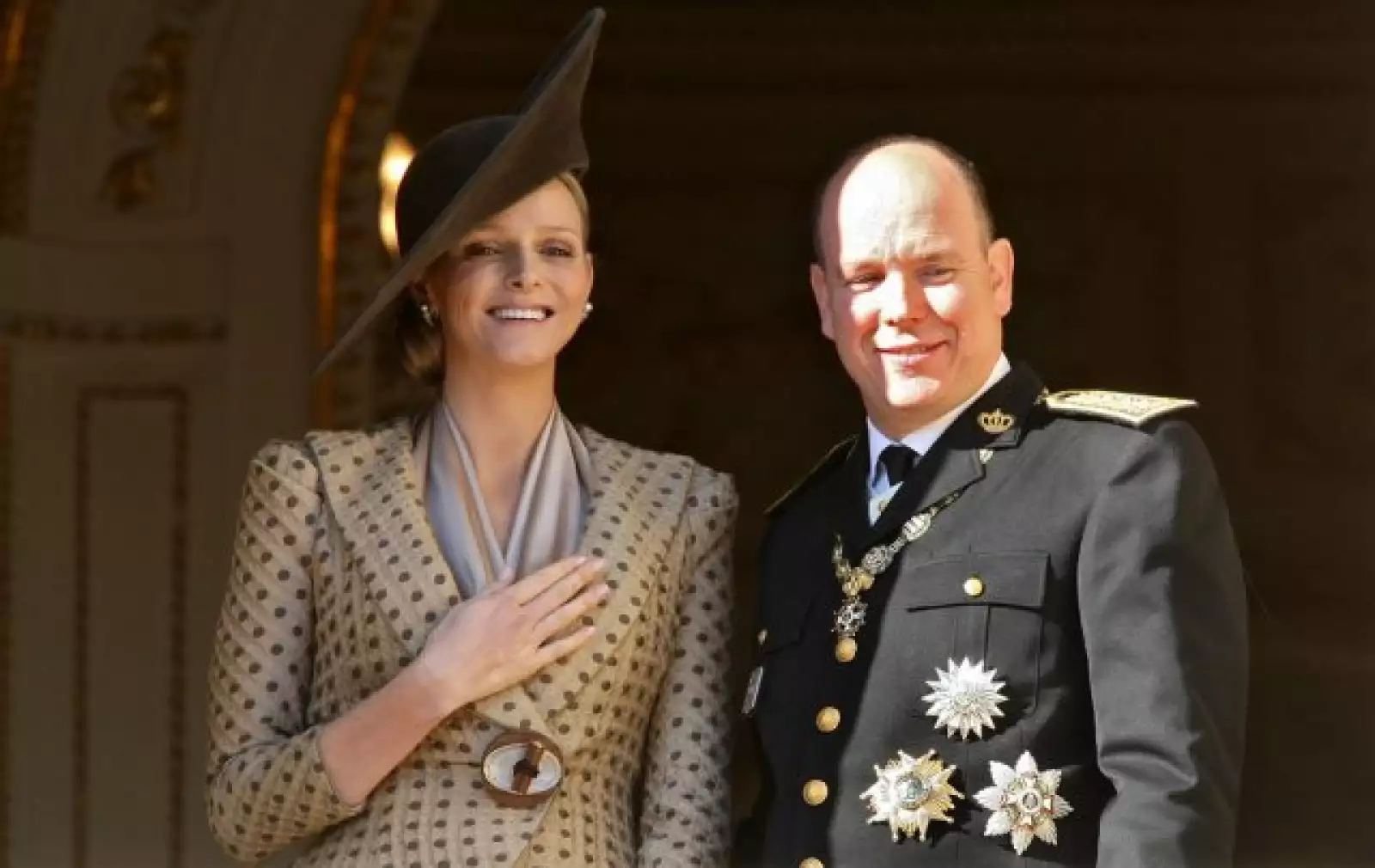 Charlenne y Alberto en la inauguración del Día Nacional.
