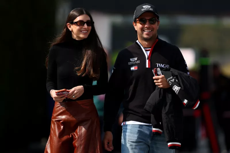 checo-perez-carola-martinez-cumplen-8-años-casados