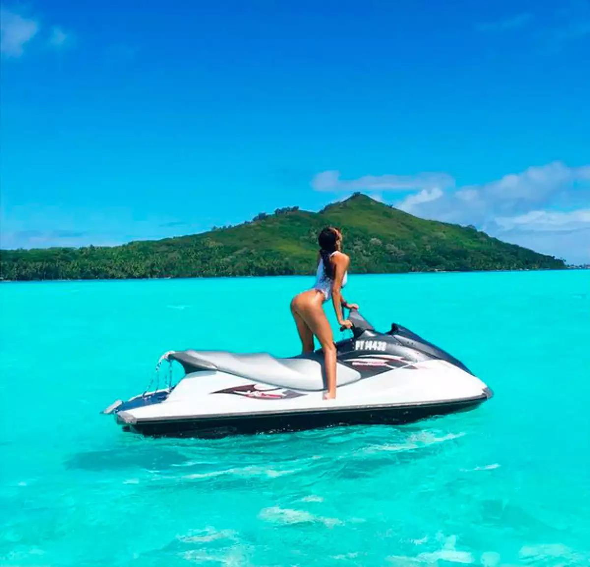La modelo publicó esta sexy foto desde Bora Bora.