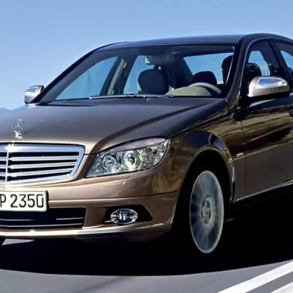 Mercedes-Benz se cuela en el quinto lugar de este conteo con el sedán C200K. Este año se vendieron 979 unidades, un aumento de 55.6% respecto al resultado de 629 autos entre enero y junio de 2010.