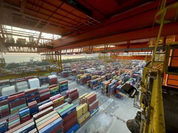 Contenedores-puerto-patio-contecon-manzanillo