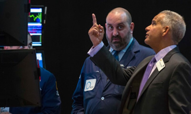 Durante la jornada, el Dow Jones llegó a perder más de 400 puntos. (Foto: Reuters )