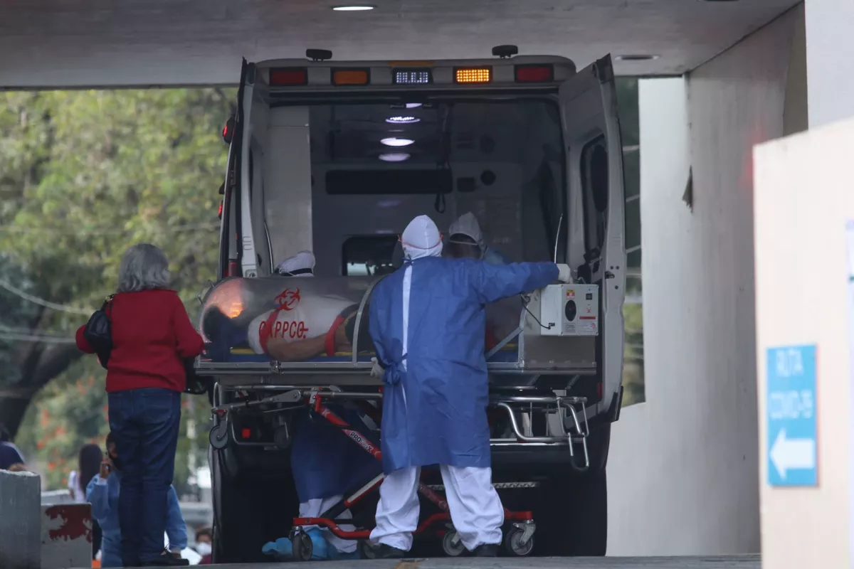 Personal médico realizó un traslado de un paciente con Covid-19 en el Hospital de Venados