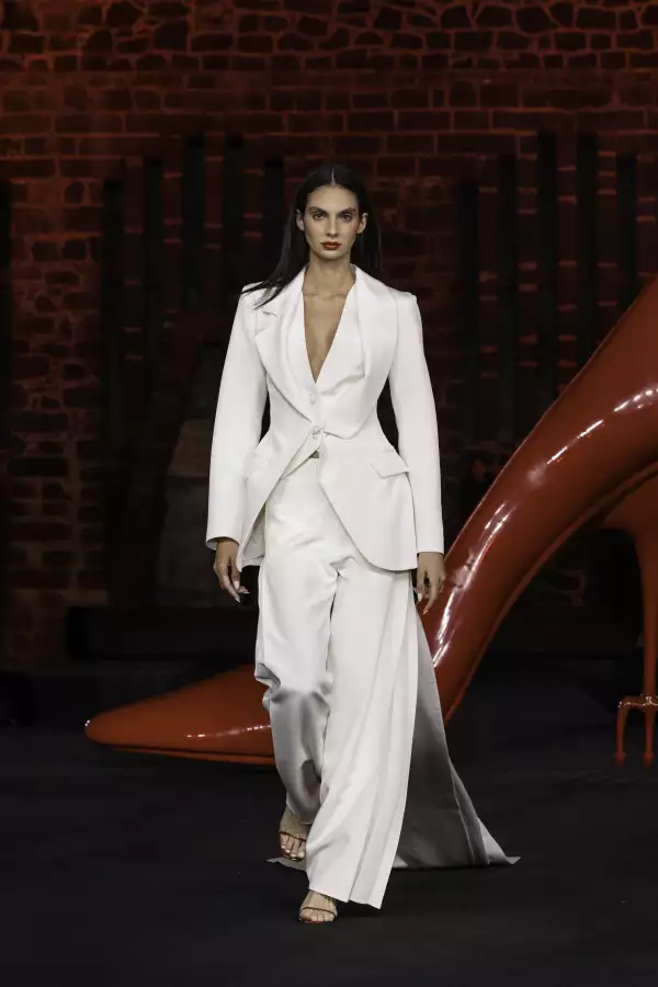 kris-goyri-diablo-viste-moda