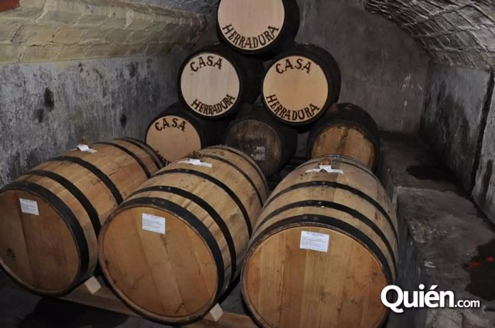 Entrega de las 2 barricas del nuevo producto” Doble Barrica