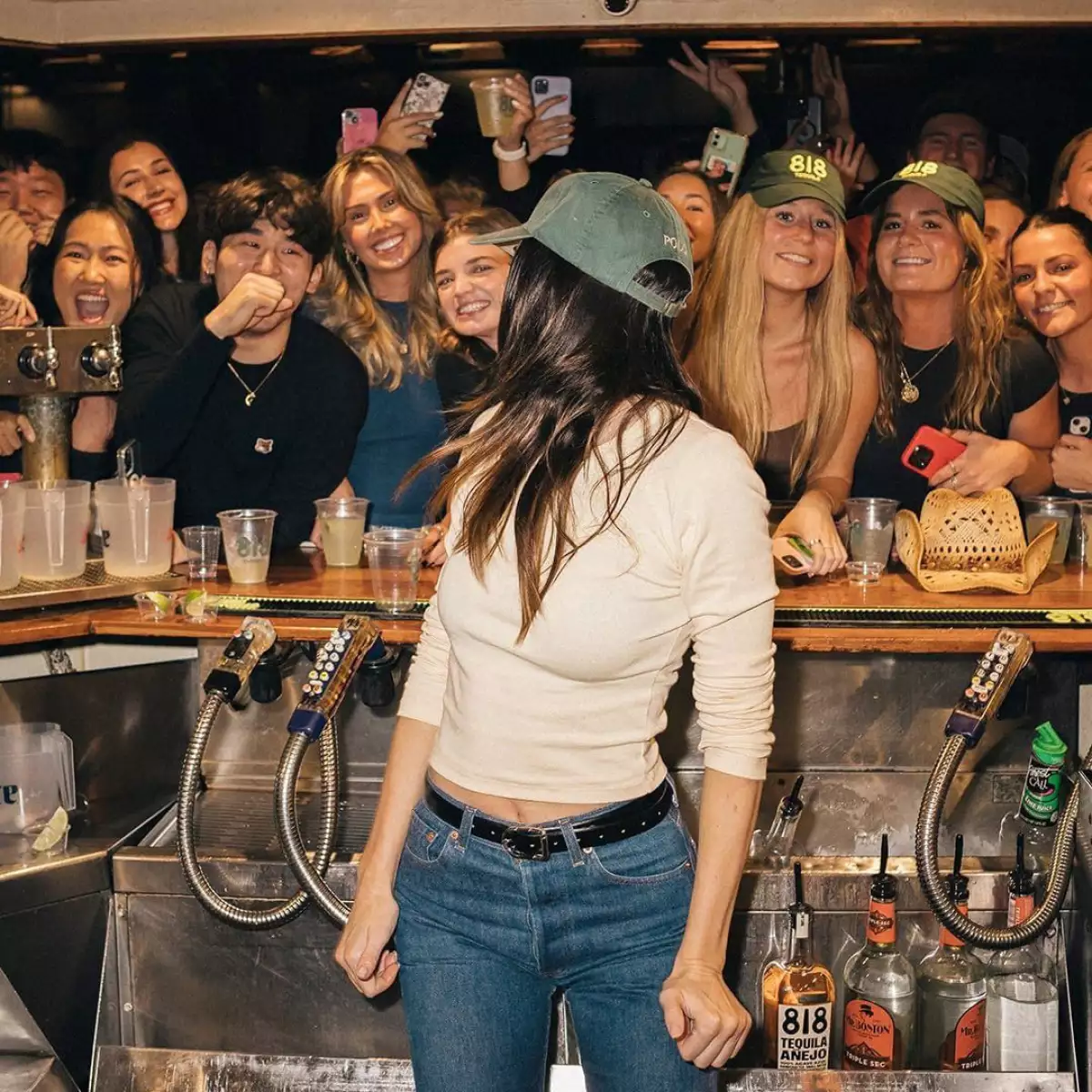 Kendall Jenner desafía las leyes al promocionar su tequila 818