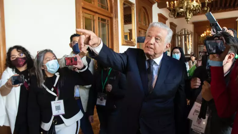 amlo en palacio1.jpeg