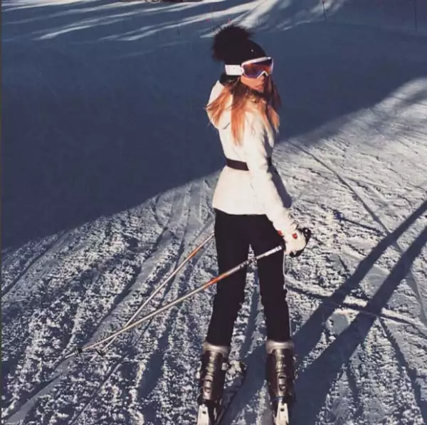 La cantante presumió sus outfits invernales durante sus vacaciones.