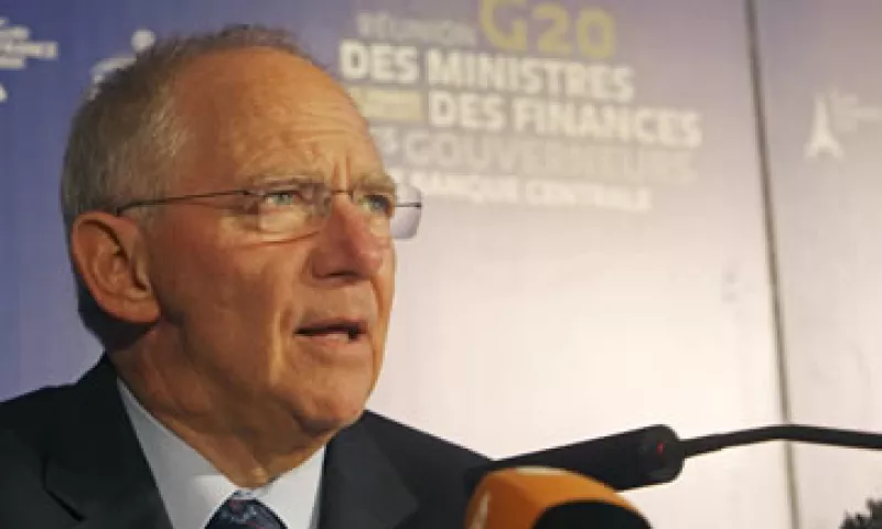 Wolfgang Schaeuble dijo que posiblemente tendrá que ser mayor la contribución del sector privado para una reducción de la deuda griega. (Foto: AP)