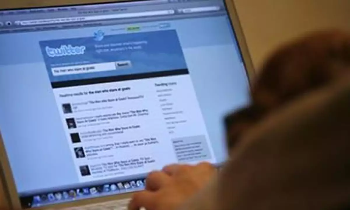 En el reporte, se promueve la creación de programas para la entrega de computadoras básicas y programas de alfabetización en Internet en AL. (Foto: Reuters)