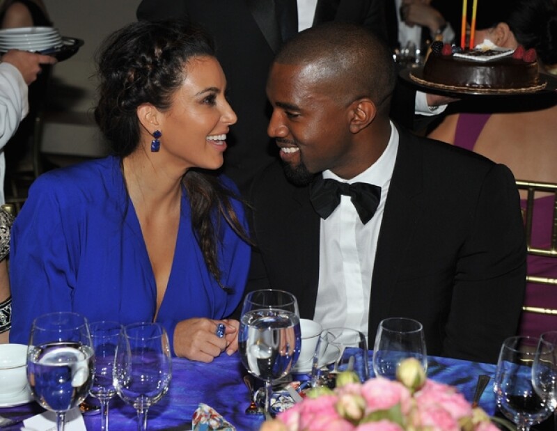 Kim y Kanye se mostraron muy cariñosos durante la cena.