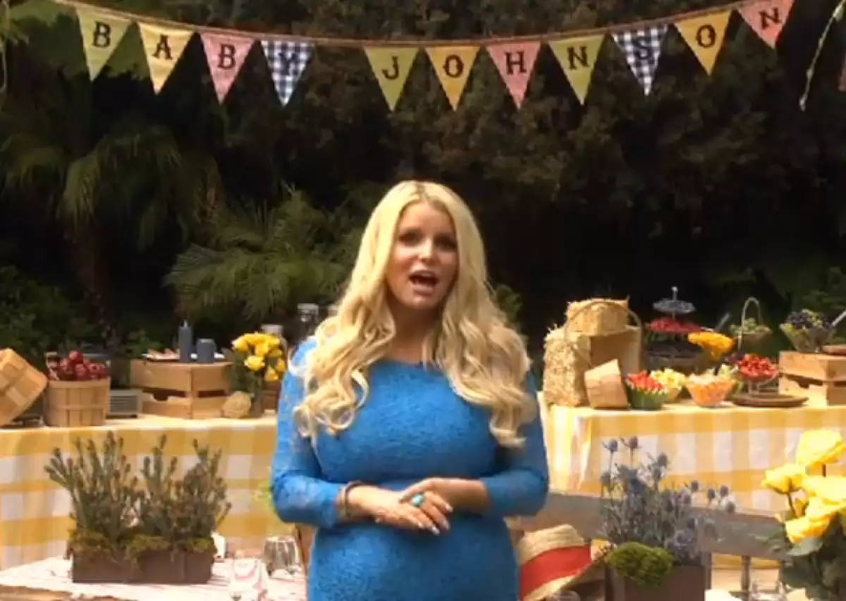 En una entrevista, la presentadora de TV y cantante dijo estar muy ilusionada por tener un niño ya que ella nunca tuvo un hermano con quién jugar, por lo que ya no puede esperar para conocerlo.
