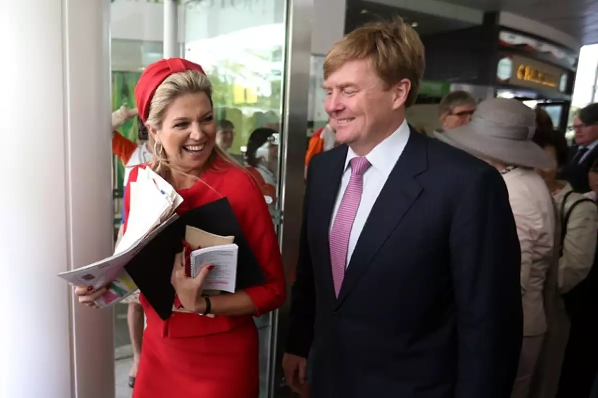 La Reina de Holanda, quien mañana cumple 43 años, no es una mujer común y corriente. A pesar de no ser de `sangre azul´ se ha preparado y ha sabido imprimir su estilo en la monarquía holandesa.