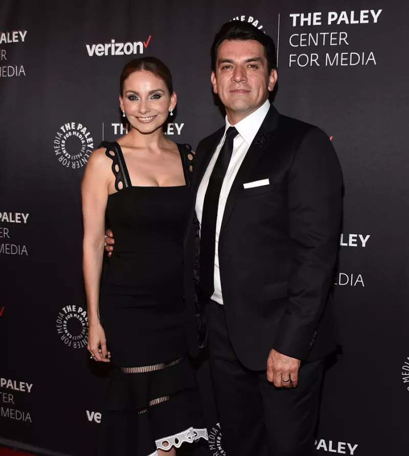 Elizabeth Álvarez y Jorge Salinas en la red carpet