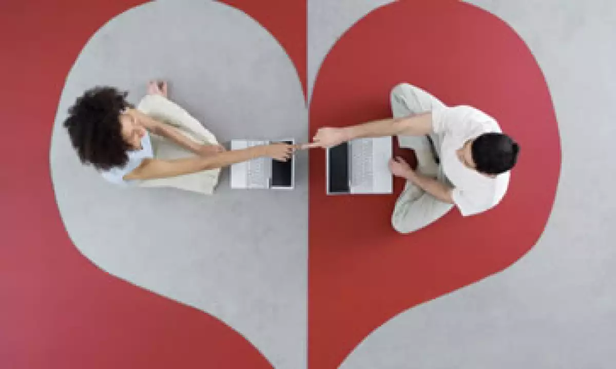 90% de los estudiantes con Internet han usado redes sociales para espiar a sus parejas. (Foto: Getty Images)
